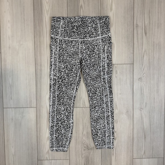 Athleta Pants - Athleta Medium Ultimate‎ Stash High Rise Textured 7/8 Tight 987267 Printed